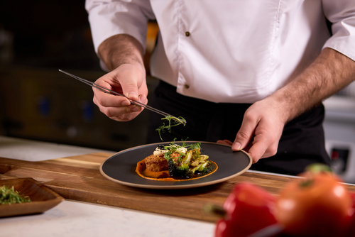 CVMI Chef,Dressing,Salad,With,Fresh,Greens,,Adding,Finishing,Touch,On
